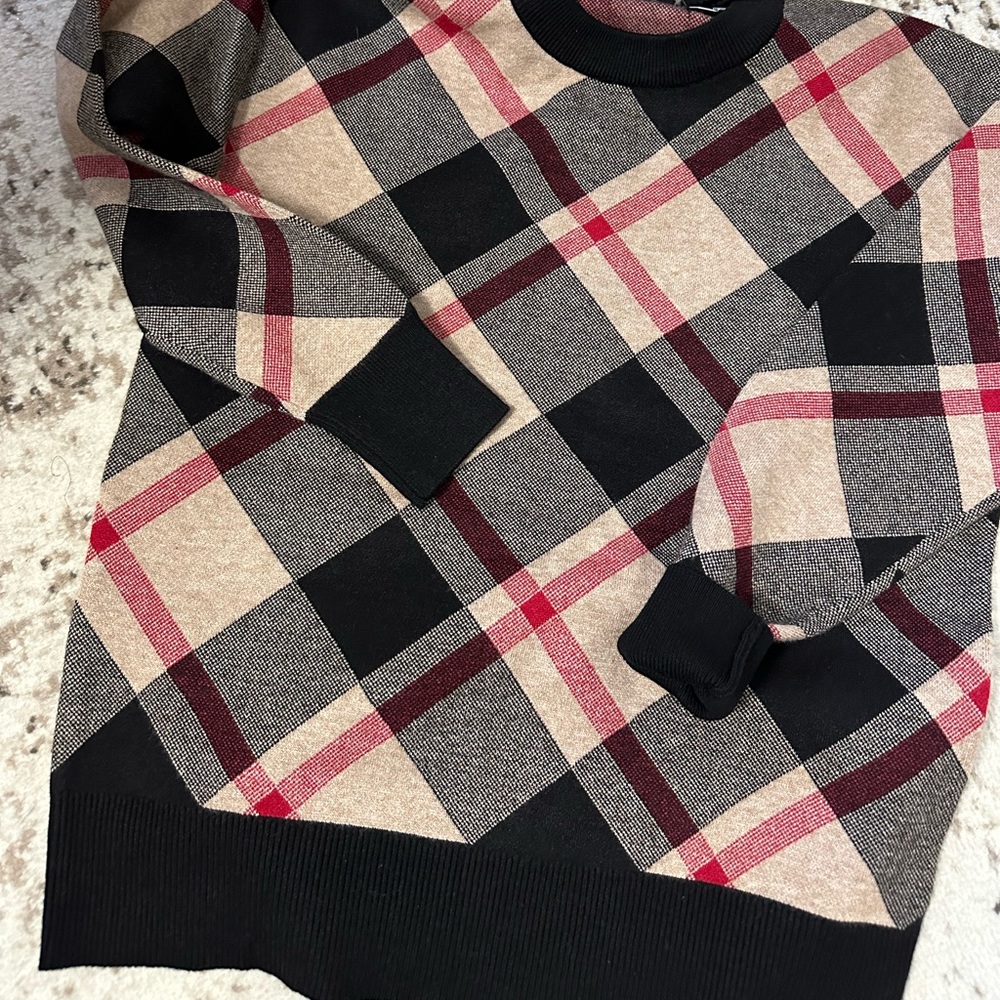 New🍁Gorgeous Burberry inspired sweater & hat - Picture 4 of 7
